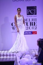 Model walk the ramp for Gaurav Gupta show at PCJ Delhi Couture Week on 9th Aug 2012 (125).JPG